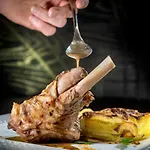 Logis Restaurant Les 2 Rives - A75, En Bordure De Riviere
