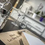 Logis Restaurant Les 2 Rives - A75, En Bordure De Riviere Banassac