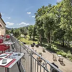 Hotel Logis Restaurant Les 2 Rives - A75, En Bordure De Riviere