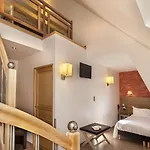 Logis Restaurant Les 2 Rives - A75, En Bordure De Riviere 3* Banassac