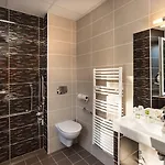 Logis Restaurant Les 2 Rives - A75, En Bordure De Riviere 3* Banassac