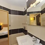 Logis Restaurant Les 2 Rives - A75, En Bordure De Riviere 3* Banassac