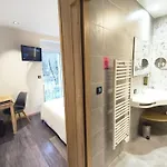 Hotel Logis Restaurant Les 2 Rives - A75, En Bordure De Riviere 3*