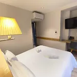 Logis Restaurant Les 2 Rives - A75, En Bordure De Riviere Banassac