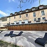 Logis Restaurant Les 2 Rives - A75, En Bordure De Riviere