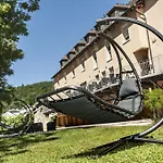 Otel Logis Restaurant Les 2 Rives - A75, En Bordure De Riviere