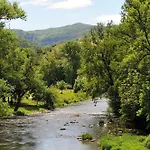 Hotel Logis Restaurant Les 2 Rives - A75, En Bordure De Riviere