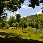 Hotel Logis Restaurant Les 2 Rives - A75, En Bordure De Riviere Banassac