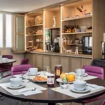 Logis Restaurant Les 2 Rives - A75, En Bordure De Riviere Otel Banassac