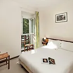 Logis Restaurant Les 2 Rives - A75, En Bordure De Riviere 3* Banassac