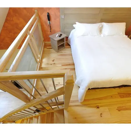 Logis Hotel Restaurant Les 2 Rives - Chambres Climatisees - A75, En Bordure De Riviere 호텔 Banassac