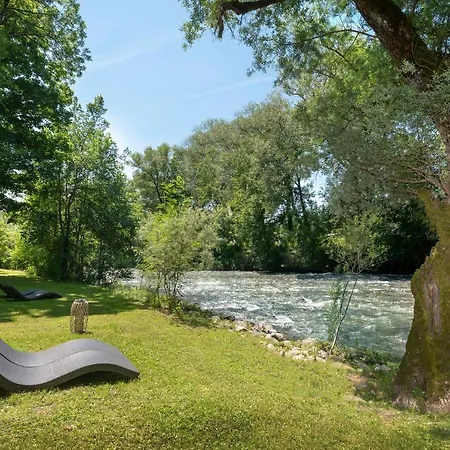 Logis Hotel Restaurant Les 2 Rives - Chambres Climatisees - A75, En Bordure De Riviere Banassac