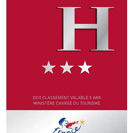 Logis Hotel Restaurant Les 2 Rives - Chambres Climatisees - A75, En Bordure De Riviere 호텔