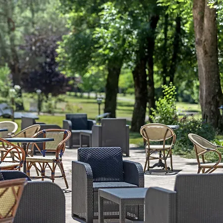 Logis Restaurant Les 2 Rives - A75, En Bordure De Rivière 3* Banassac