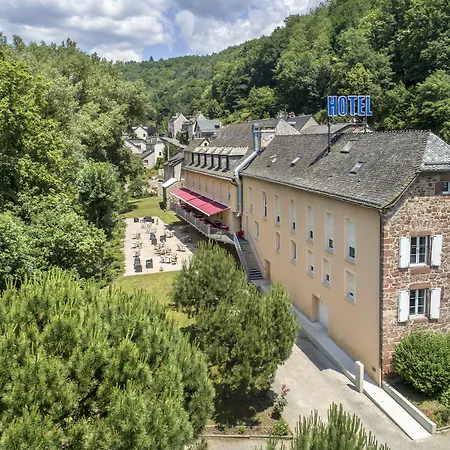Hotel Logis Restaurant Les 2 Rives - A75, En Bordure De Rivière 3*