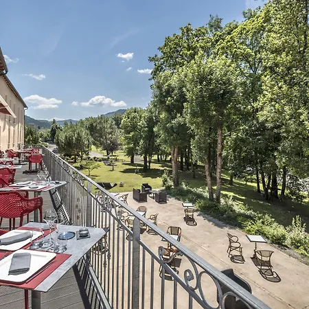 호텔 Logis Hotel Restaurant Les 2 Rives - Chambres Climatisees - A75, En Bordure De Riviere