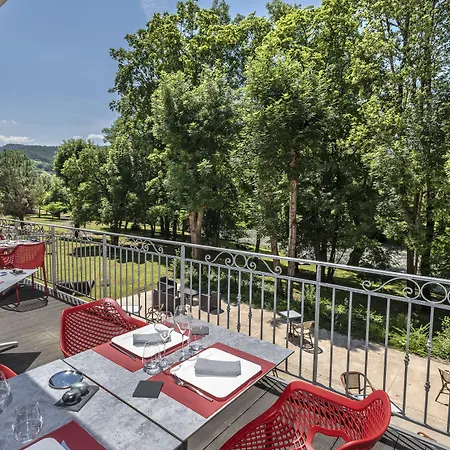 Logis Hotel Restaurant Les 2 Rives - Chambres Climatisees - A75, En Bordure De Riviere 호텔