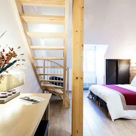 Logis Hotel Restaurant Les 2 Rives - Chambres Climatisees - A75, En Bordure De Riviere 3* Banassac