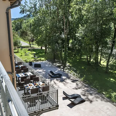 Logis Hotel Restaurant Les 2 Rives - Chambres Climatisees - A75, En Bordure De Riviere 3*