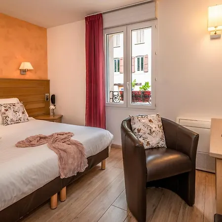 Logis Restaurant Les 2 Rives - A75, En Bordure De Rivière Banassac