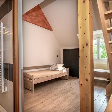 Logis Hotel Restaurant Les 2 Rives - Chambres Climatisees - A75, En Bordure De Riviere Banassac
