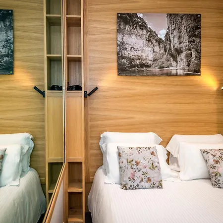 Logis Restaurant Les 2 Rives - A75, En Bordure De Rivière Hotel 3*