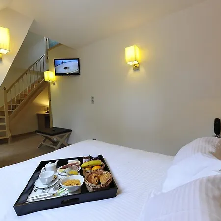 Logis Restaurant Les 2 Rives - A75, En Bordure De Riviere