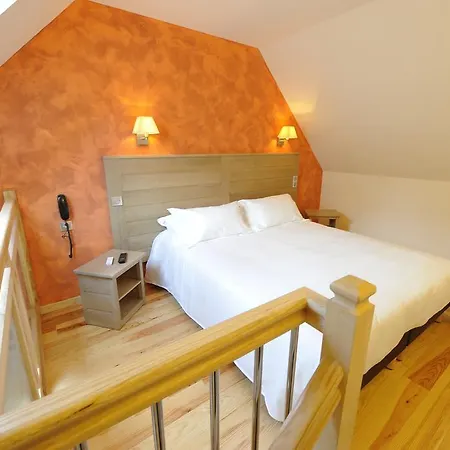 Logis Restaurant Les 2 Rives - A75, En Bordure De Riviere 3*