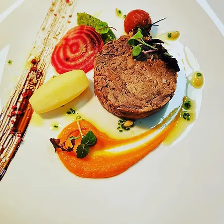 Logis Restaurant Les 2 Rives - A75, En Bordure De Riviere Banassac