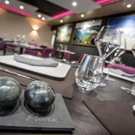 Logis Restaurant Les 2 Rives - A75, En Bordure De Riviere 3* Banassac
