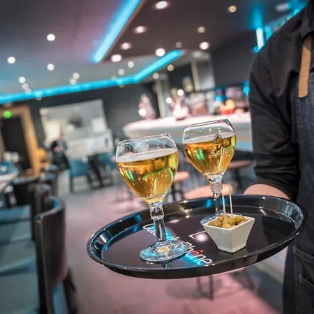 Logis Hotel Restaurant Les 2 Rives - Chambres Climatisees - A75, En Bordure De Riviere 호텔 3*
